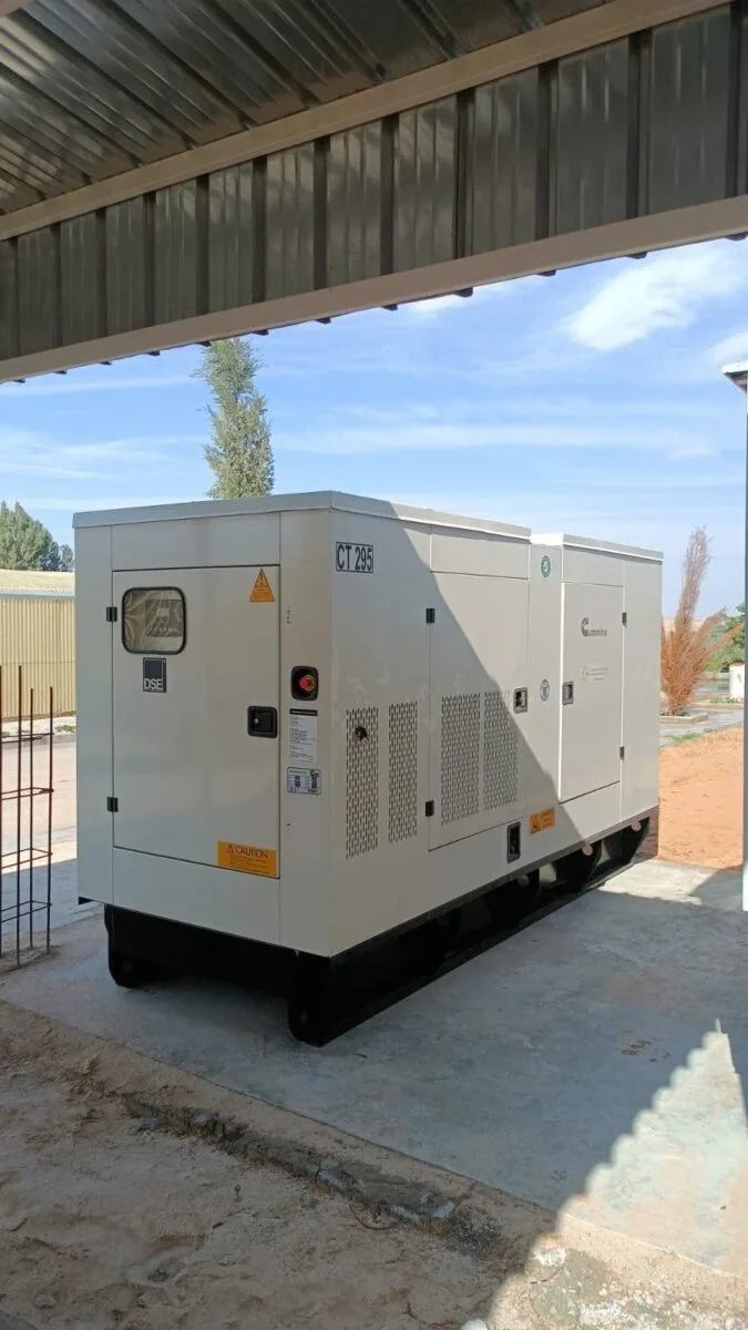 مولدات كمنز في موقع العمل